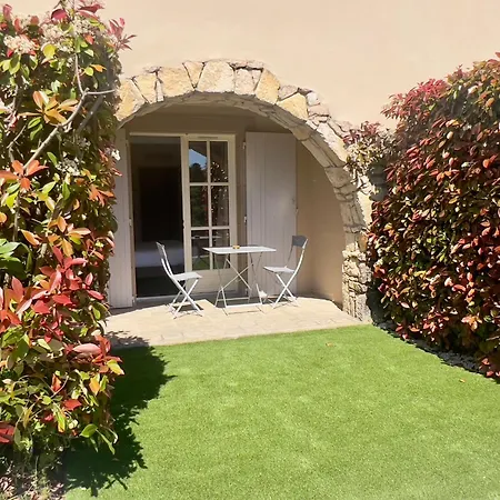 Hotel Logis Restaurant La Bergerie 3*